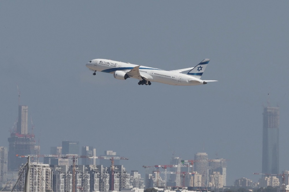 Israel öffnet den Luftraum teilweise: erster Flug ab Ben-Gurion – und was das für Evakuierung und Sicherheit bedeutet