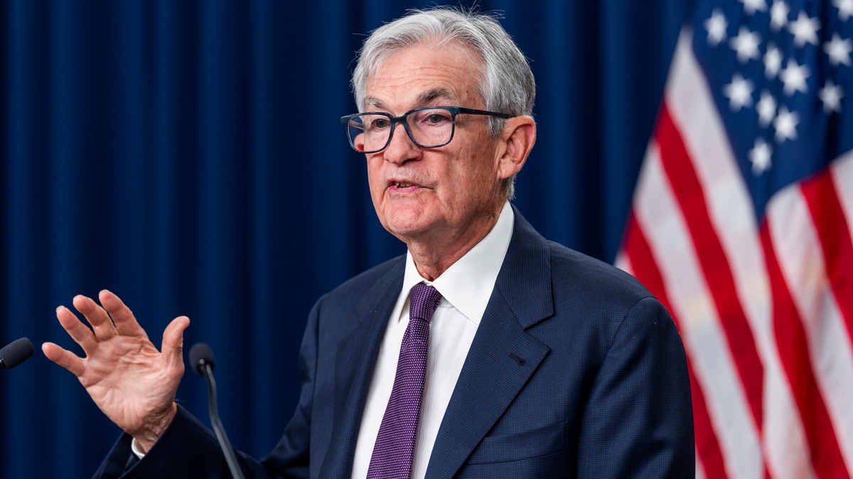 Powell will bei der Fed bleiben — wie das Trumps Pläne erschwert und die Zinsen beeinflusst