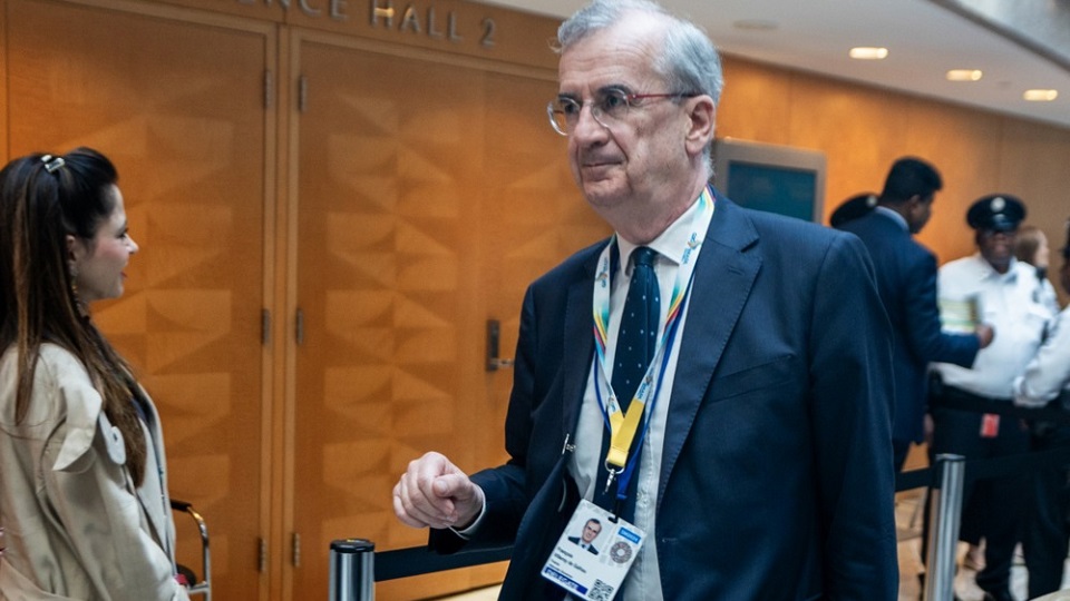 Governor of the Banque de France goes into philanthropy: how the early resignation will affect the ECB and financial stability