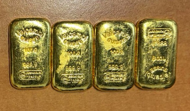 An der Grenze zu Rumänien wurde die Ausfuhr von Gold im Wert von 2,7 Mio. Hrywnja gestoppt — Barren in Socken und Kettchen in einem Gebetsbuch