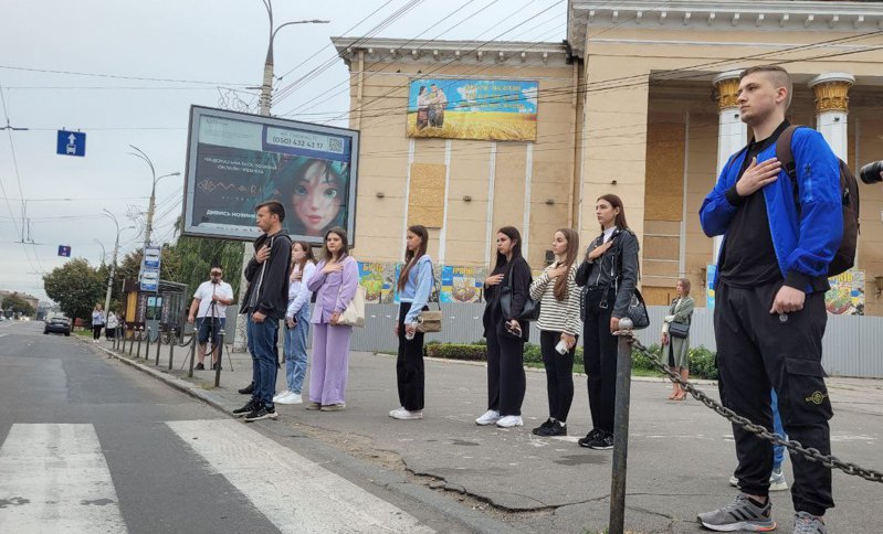 Rada führt ein tägliches Ritual um 9:00 Uhr ein — das Land vereint sich im Gedenken