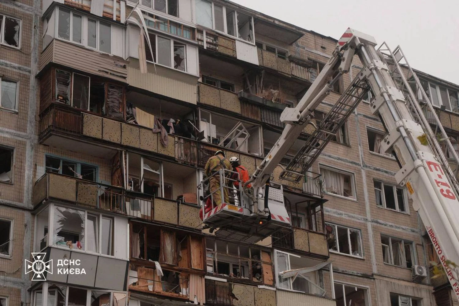 Night strike on Kyiv: 37 injured, two killed, widespread outages