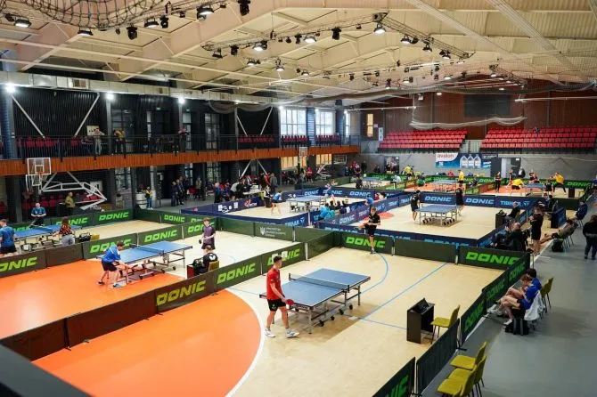 Championnat d'Ukraine de tennis de table à Bucha : plus de 300 athlètes et un élan pour le sport local