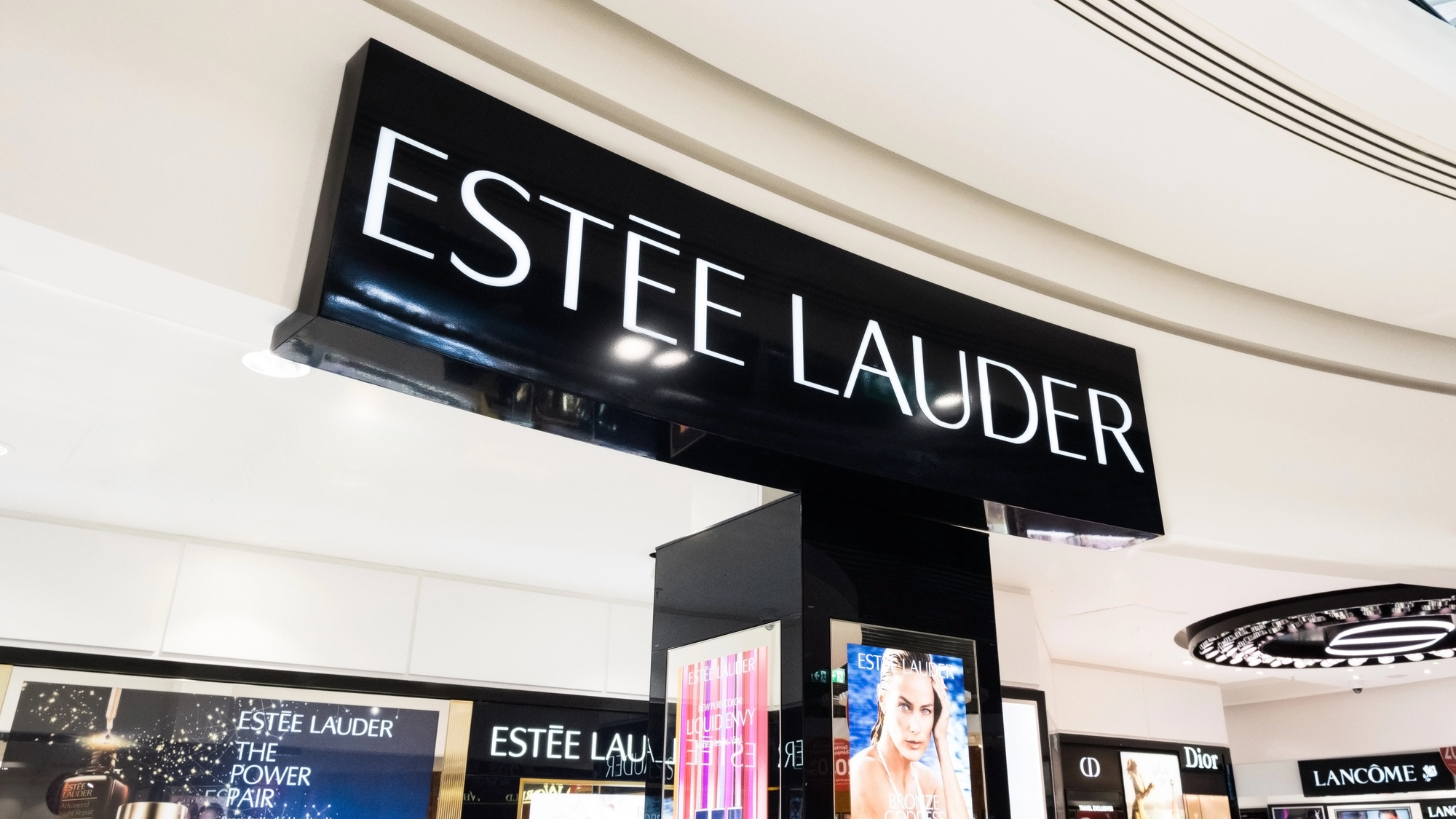 $40 Billion Deal Collapses: Why the Market Celebrated the Failure of Estée Lauder and Puig Merger