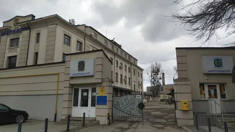 Ukrposhta verkauft beim zweiten Anlauf das Sortierzentrum in Lwiw — Investor „Arsen“ setzte sich durch. Was bedeutet das für die Stadt?