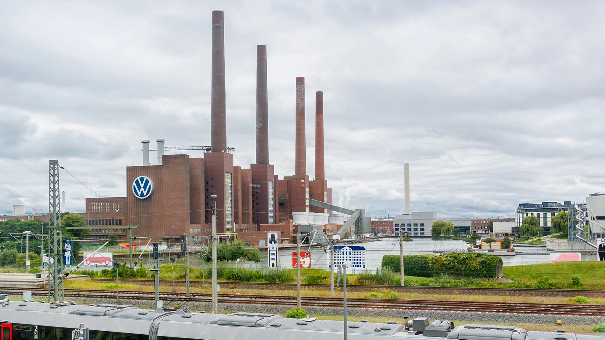 While VW Cuts 35,000 Jobs, Rheinmetall Plans Five-Fold Revenue Growth: Germany Shifts Its Economic Engine