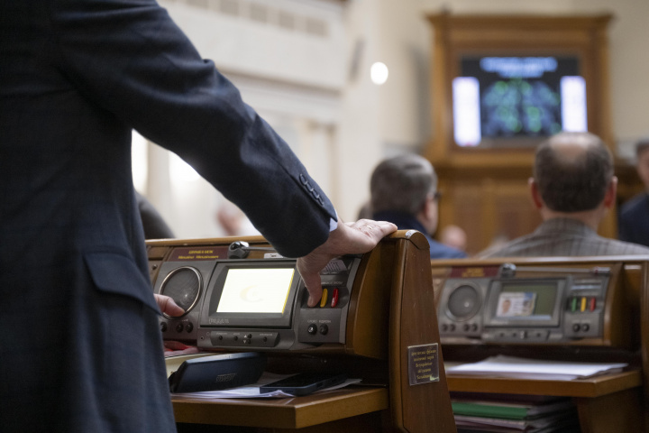 Erkrankungen und Stimmenmangel: Warum die Rada den Plenartag nicht begonnen hat und was das bedeutet