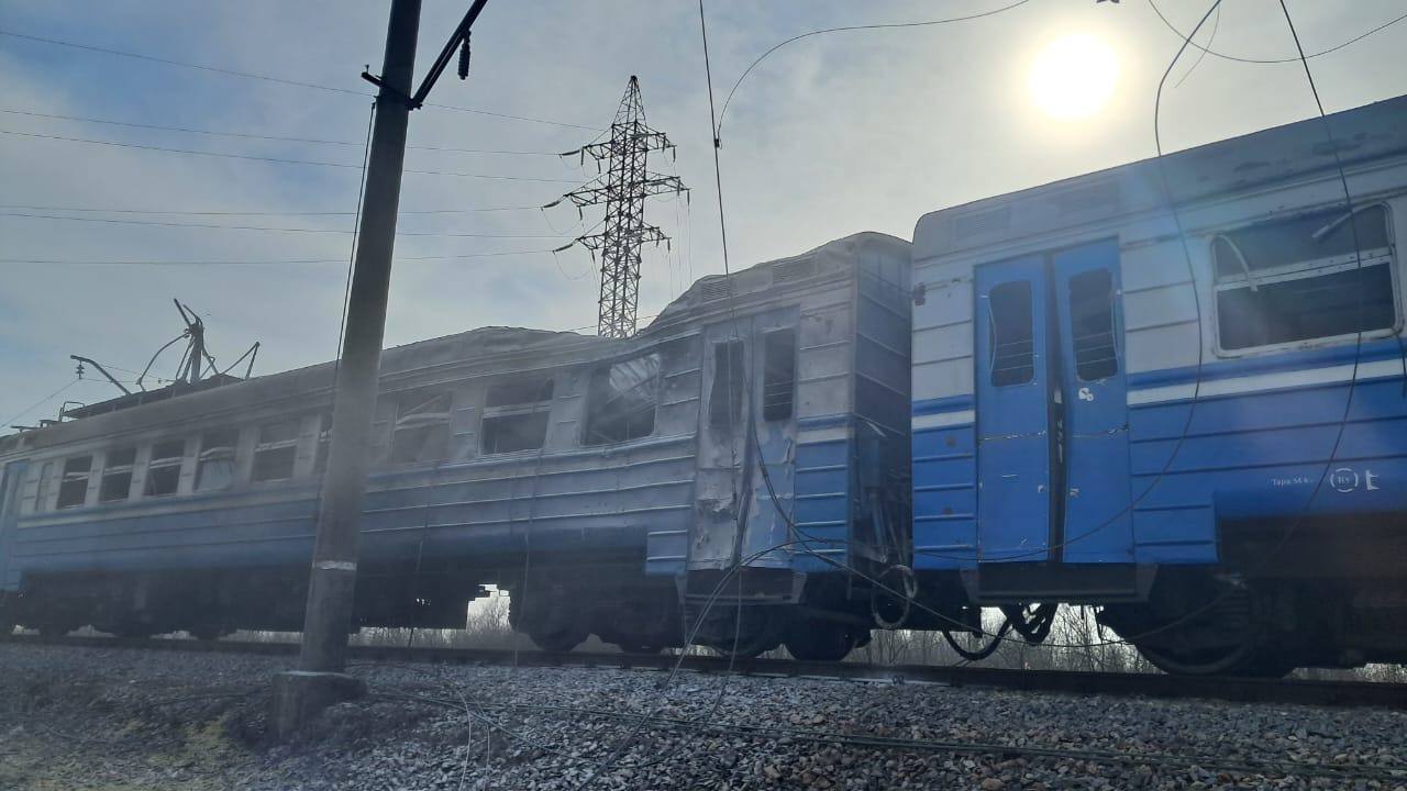 Attaque d'un drone contre un train de banlieue dans la région de Dnipropetrovsk : une femme tuée, plusieurs blessés