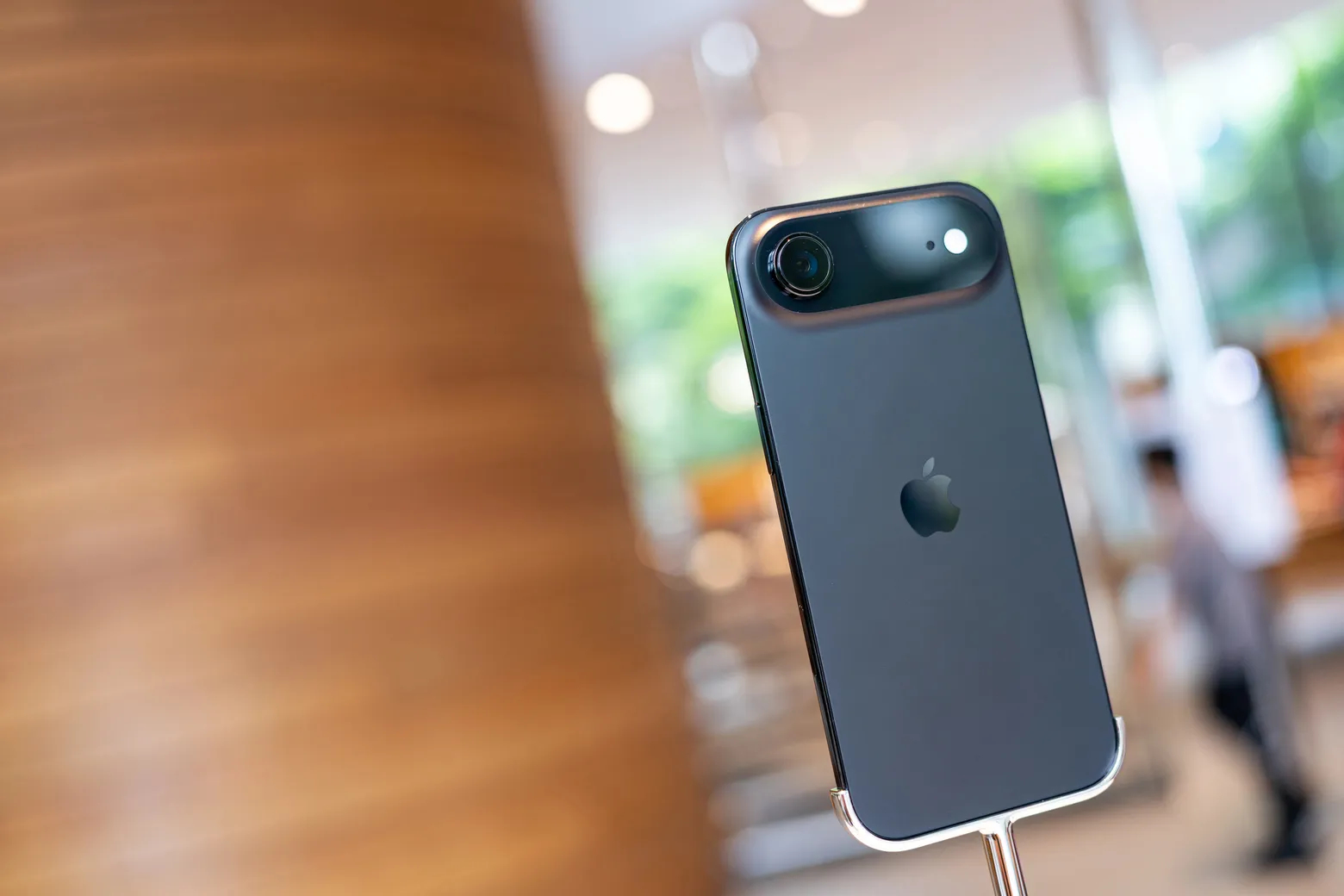 iPhone Air gets a physical SIM slot: the Shenzhen hack and its consequences