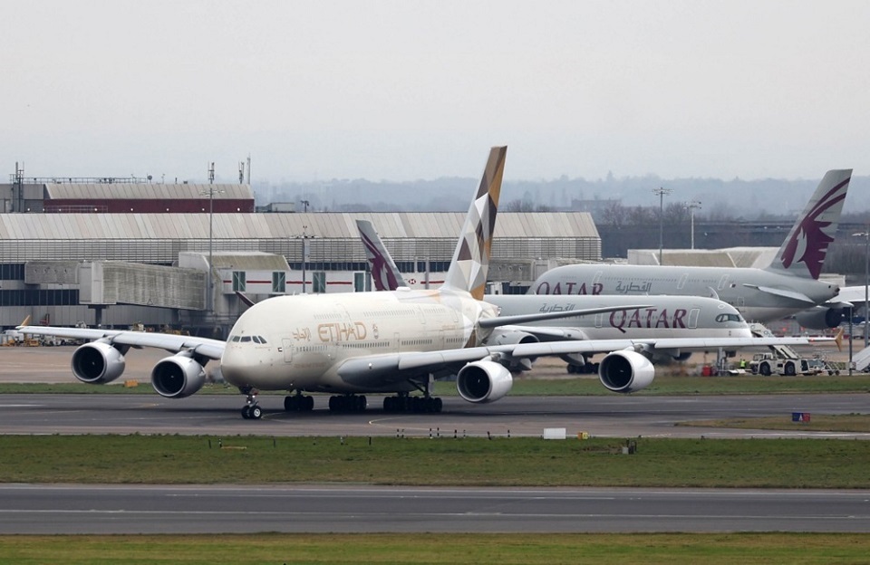 Six semaines de carburant aérien : comment le détroit d'Ormuz bloqué arrêtera les avions au-dessus de l'Europe