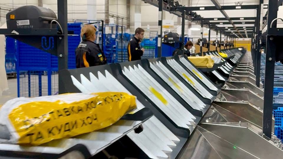 Ukrposhta a fait un revirement à 180° : pourquoi l'opérateur d'État veut désormais la TVA sur les colis de Temu et AliExpress