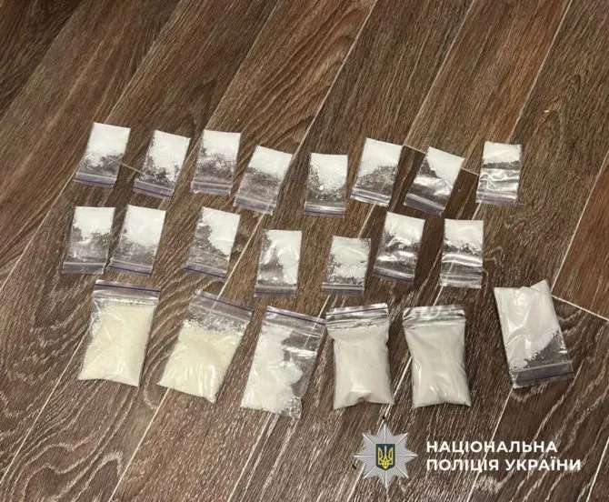 Dans la région d'Obukhiv, un producteur d'amphétamine démantelé : il expédiait des colis vers d'autres régions