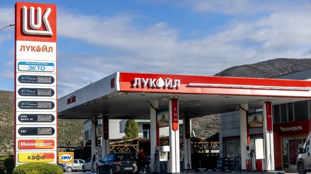 Lukoil schrieb 19,8 Mrd. Dollar an Auslandsvermögen ab — was bedeutet das für den wirtschaftlichen Druck auf den Kreml?