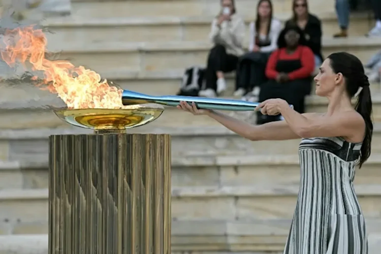 Olympische Flamme für Mailand‑Cortina 2026 feierlich in Athen übergeben