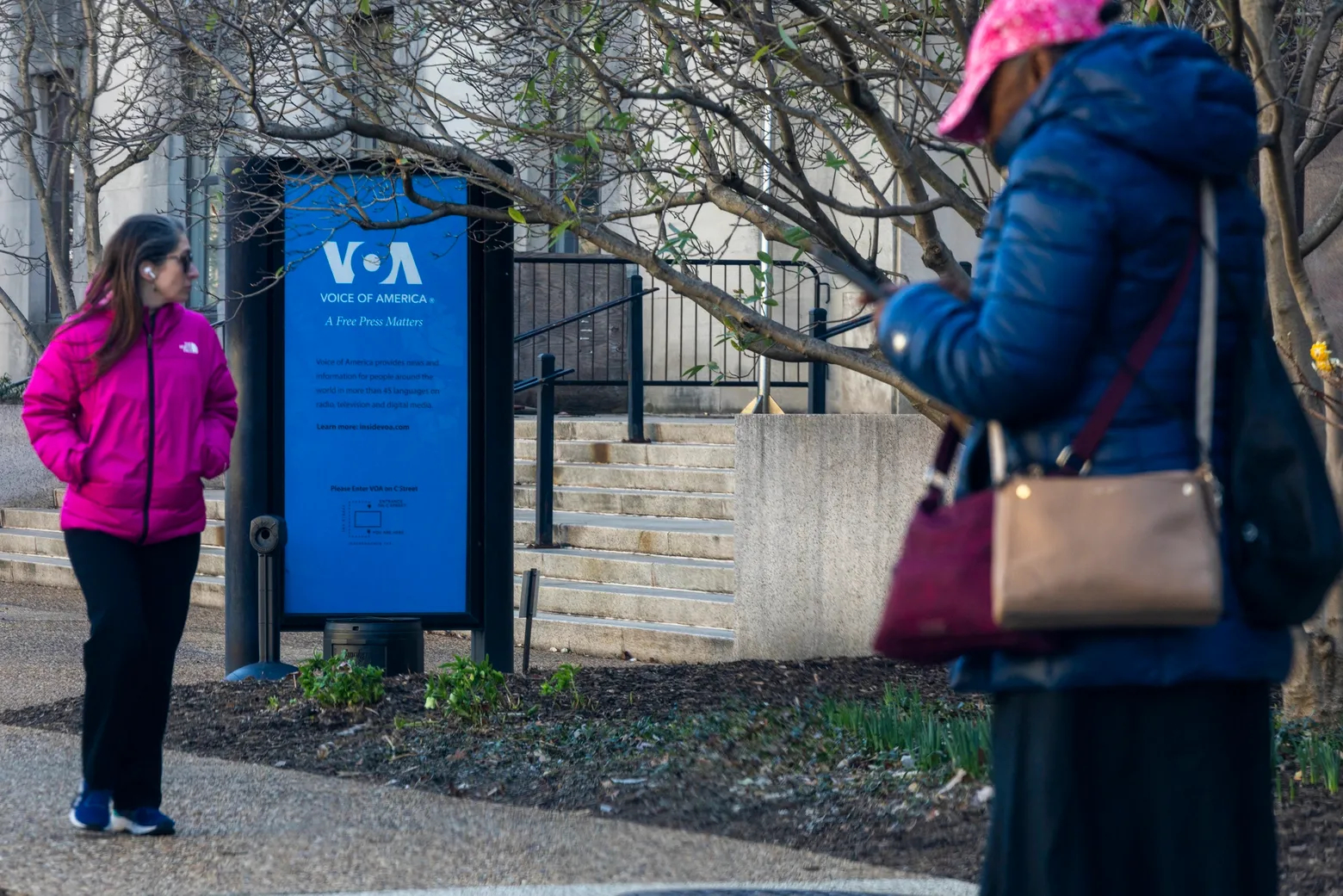 Le tribunal a rétabli Voice of America : plus de 1 000 postes seront rétablis — que signifie cela pour le front de l'information ?