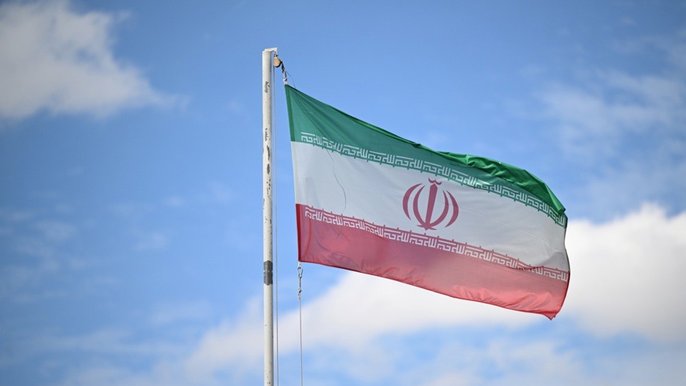 Iran wählt neuen Obersten Führer unter der Drohung israelischer Angriffe — Risiken für Energiesicherheit und Stabilität