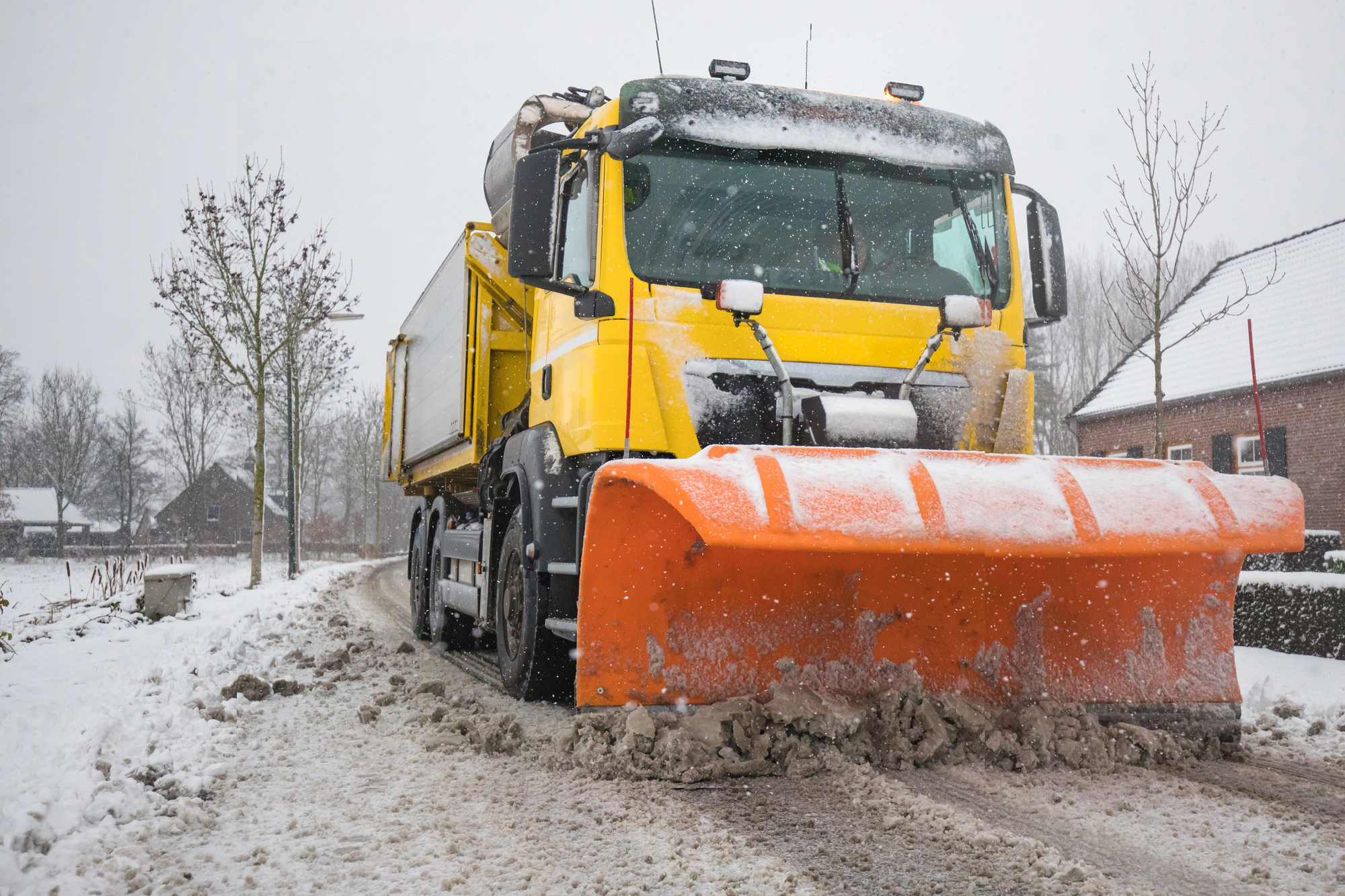 Temperatures as low as −20°C: severe weather raises risks to the power grid and traffic — what to do