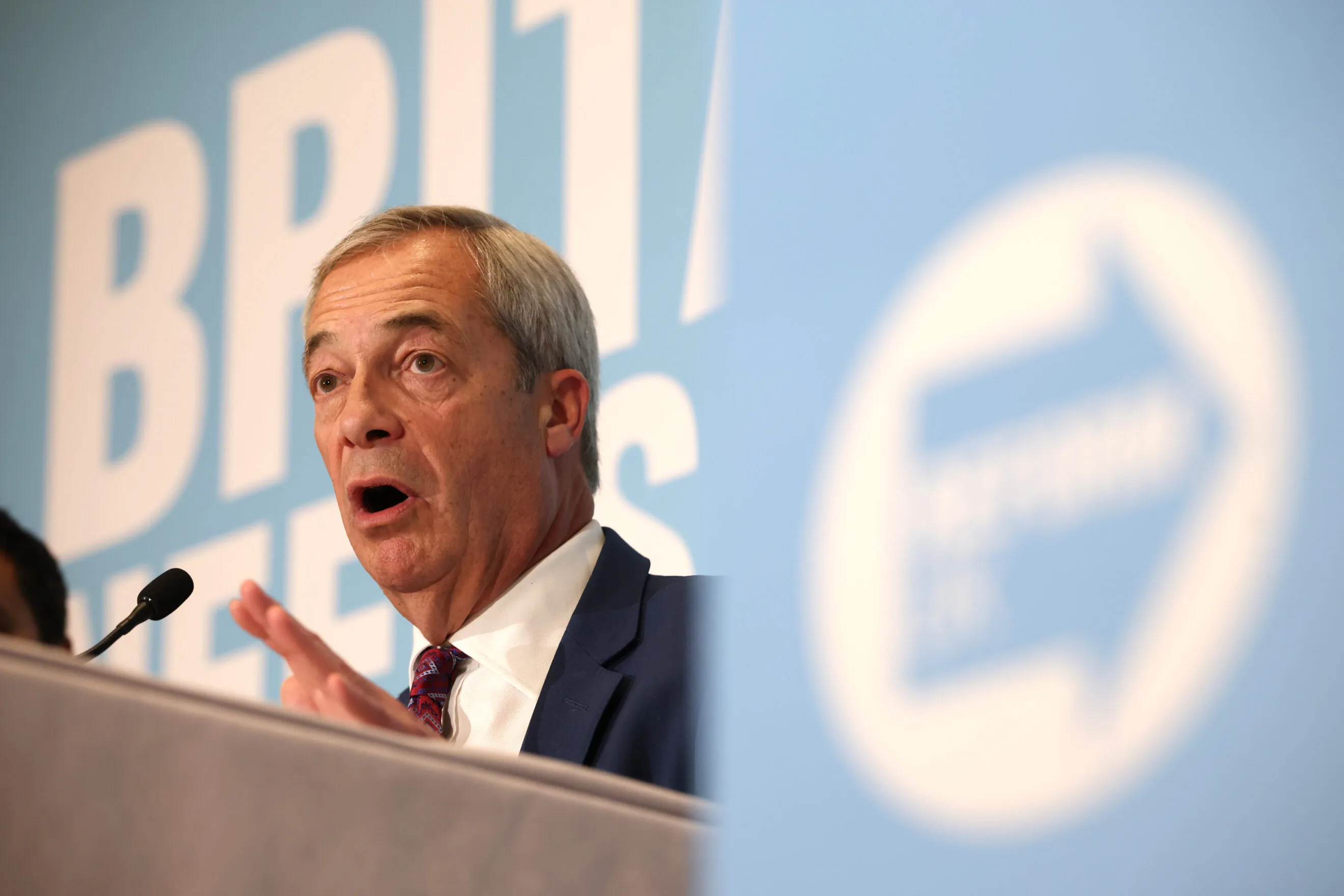 Le Royaume-Uni envisage d'interdire les dons en cryptomonnaies aux partis politiques — le parti de Farage pourrait se retrouver dans le collimateur