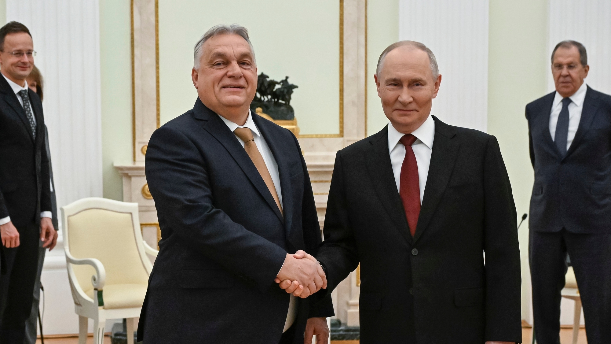 La Hongrie et la Russie ont signé un plan secret en 12 points — pendant que l'UE imposait des sanctions