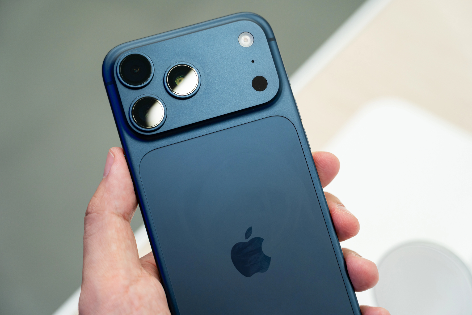 Apple isn't testing a 200MP sensor for the iPhone — focus on 48MP and variable aperture