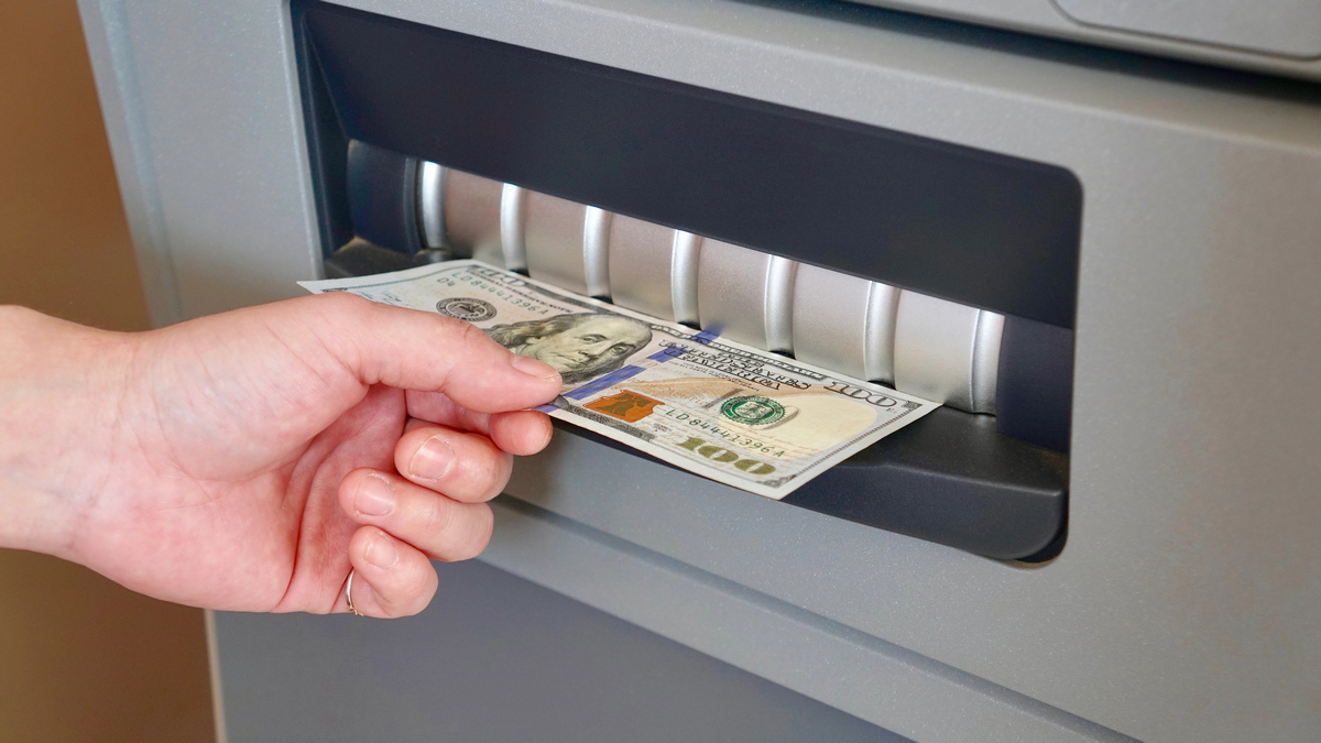 NBU Bolsters Banks' Cash Supplies After Oschadbank Cash Couriers Detained in Hungary