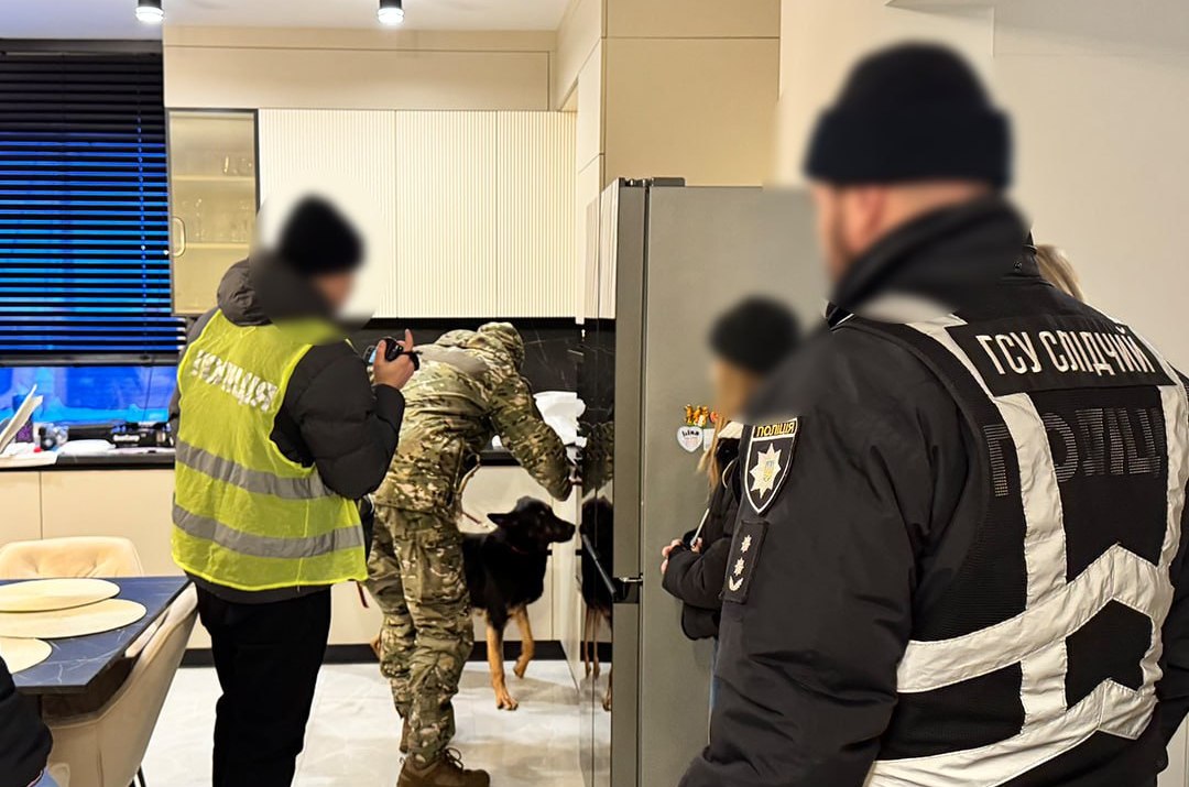 Gegen Pushilin wurde wegen eines Netzwerks mit mehr als 400 umgebauten Pistolen Verdacht erhoben – internationale Spur und Diebstähle in der ORDLO