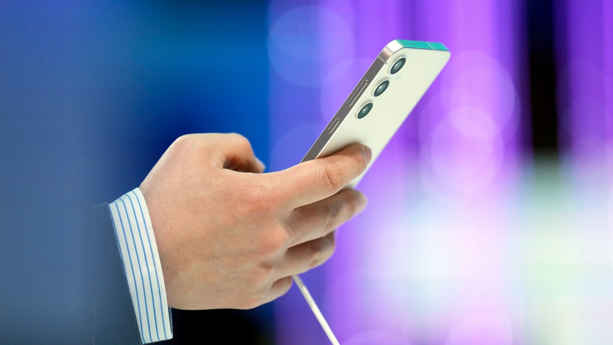 Les importations de téléphones en Ukraine ont augmenté de 49 % : la Chine a fourni 58 % — ce que cela signifie pour le marché et la sécurité
