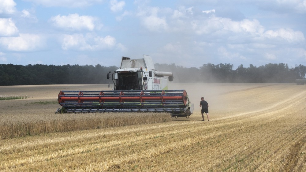 Compensation for farmers in frontline areas: up to UAH 4,700 per hectare and 100 modular grain elevators