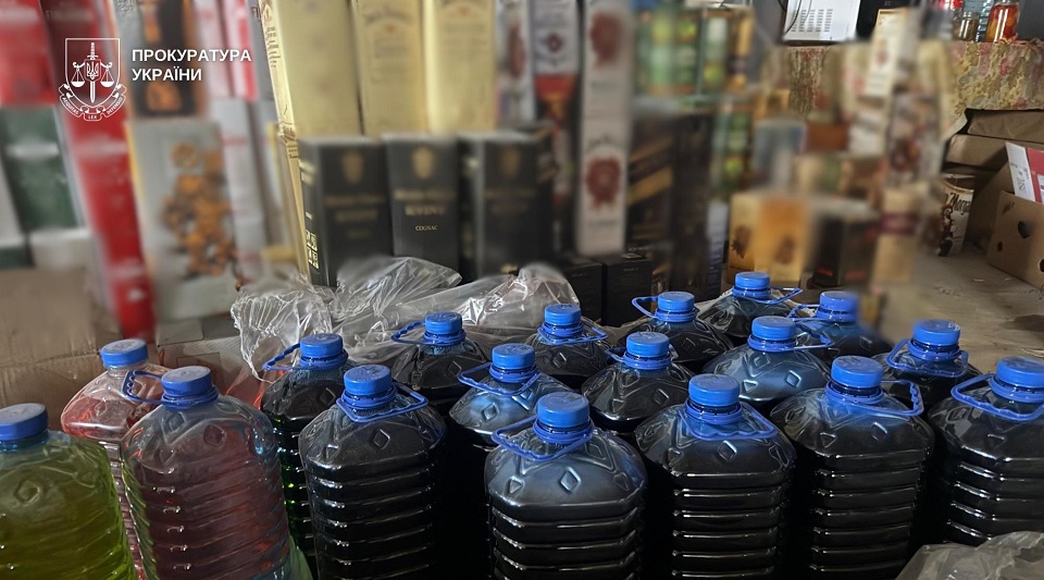 45.000 Liter illegaler Alkohol in Kiew: Wie der Markt für gefälschten Premium-Alkohol funktioniert
