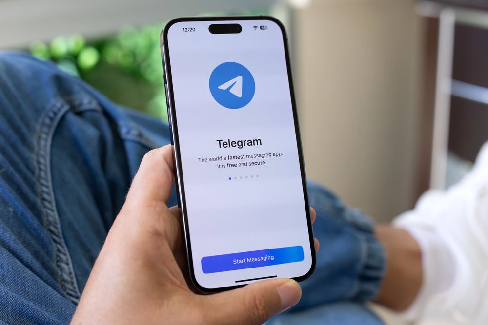 Telegram bringt KI‑Zusammenfassungen mit offenen Modellen und aktualisiert iOS — Datenschutz und Design von Bedeutung für die Ukraine