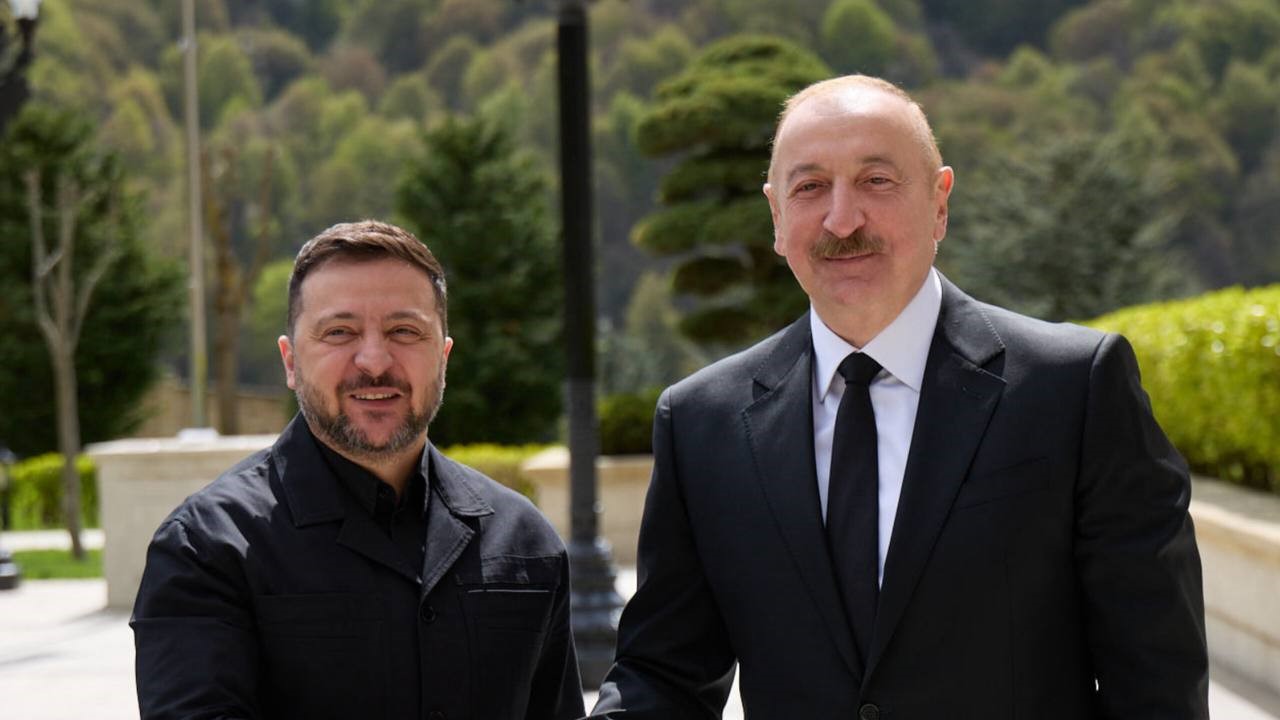 Zelensky a nommé l'Azerbaïdjan comme plateforme possible de négociations — mais à une condition