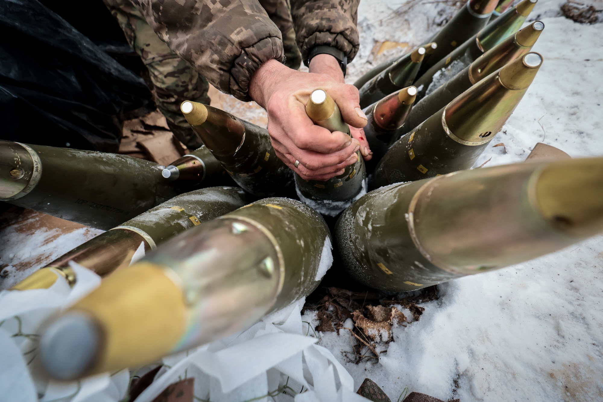 Le Pentagone sanctionne des sous-traitants pour la perturbation des livraisons d'obus vers l'Ukraine — conséquences pour les combats et le budget