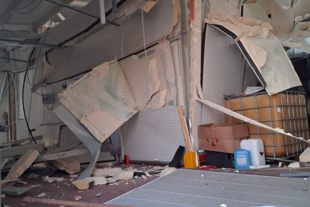 Frappe contre la logistique : trois missiles balistiques ont frappé le centre de distribution «Kuriyar» près de Kyiv