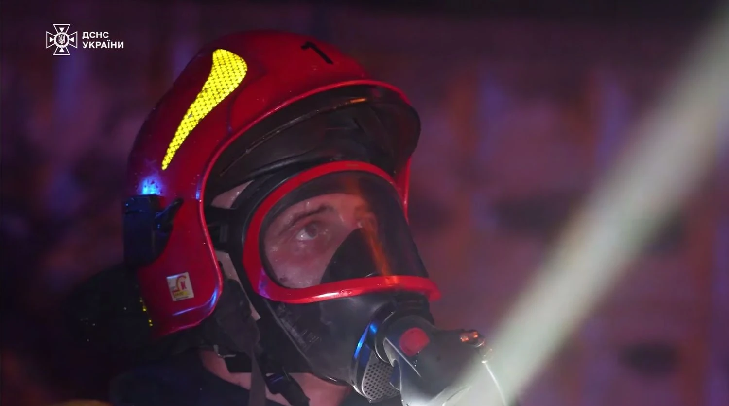 Incendie dans un entrepôt du quartier Solomianskyi : plus de 40 pompiers ont maîtrisé un feu de 800 m²