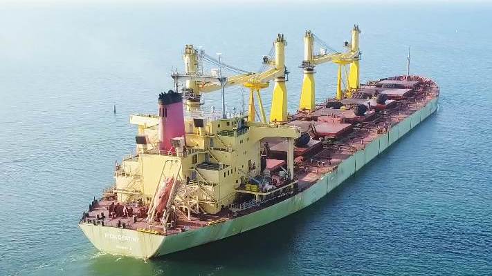 Ferrexpo a vendu son unique navire pour 7,7 millions de dollars et recherche 100 millions - tandis que l'État retient 80 millions de ses fonds