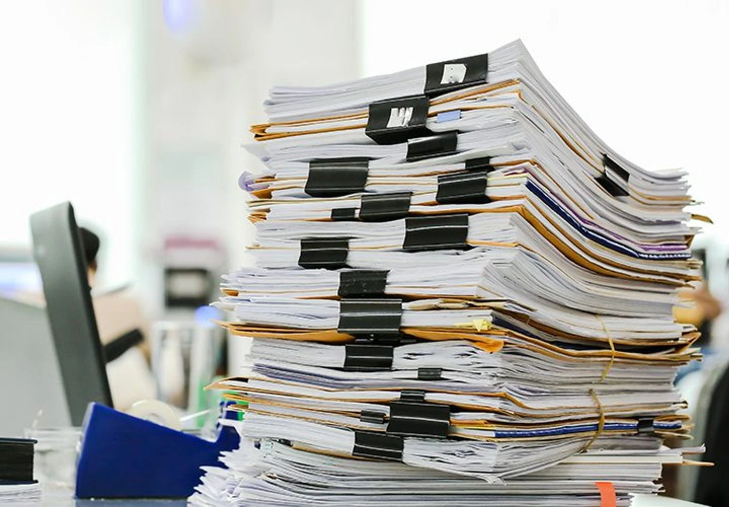 Saisie de documents au département de l'économie de la KMDA : un contrôle du Service d'audit d'État remet en question les pratiques d'investissement à Kyiv