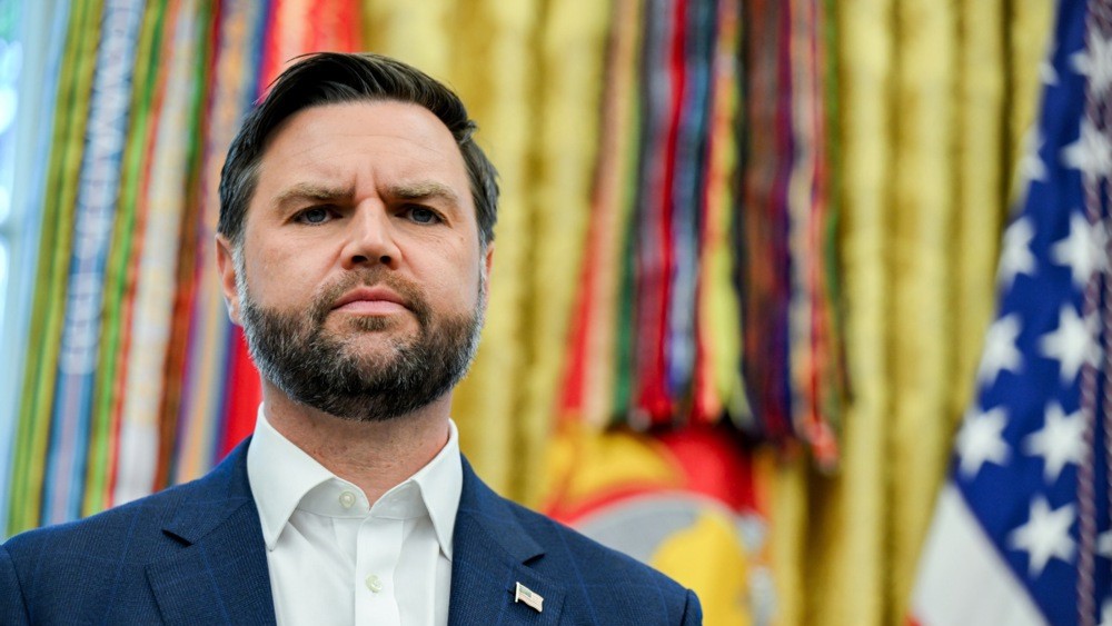 Vance se vante d'arrêter l'aide à l'Ukraine — et l'a dit en réponse à une question sur les immigrants