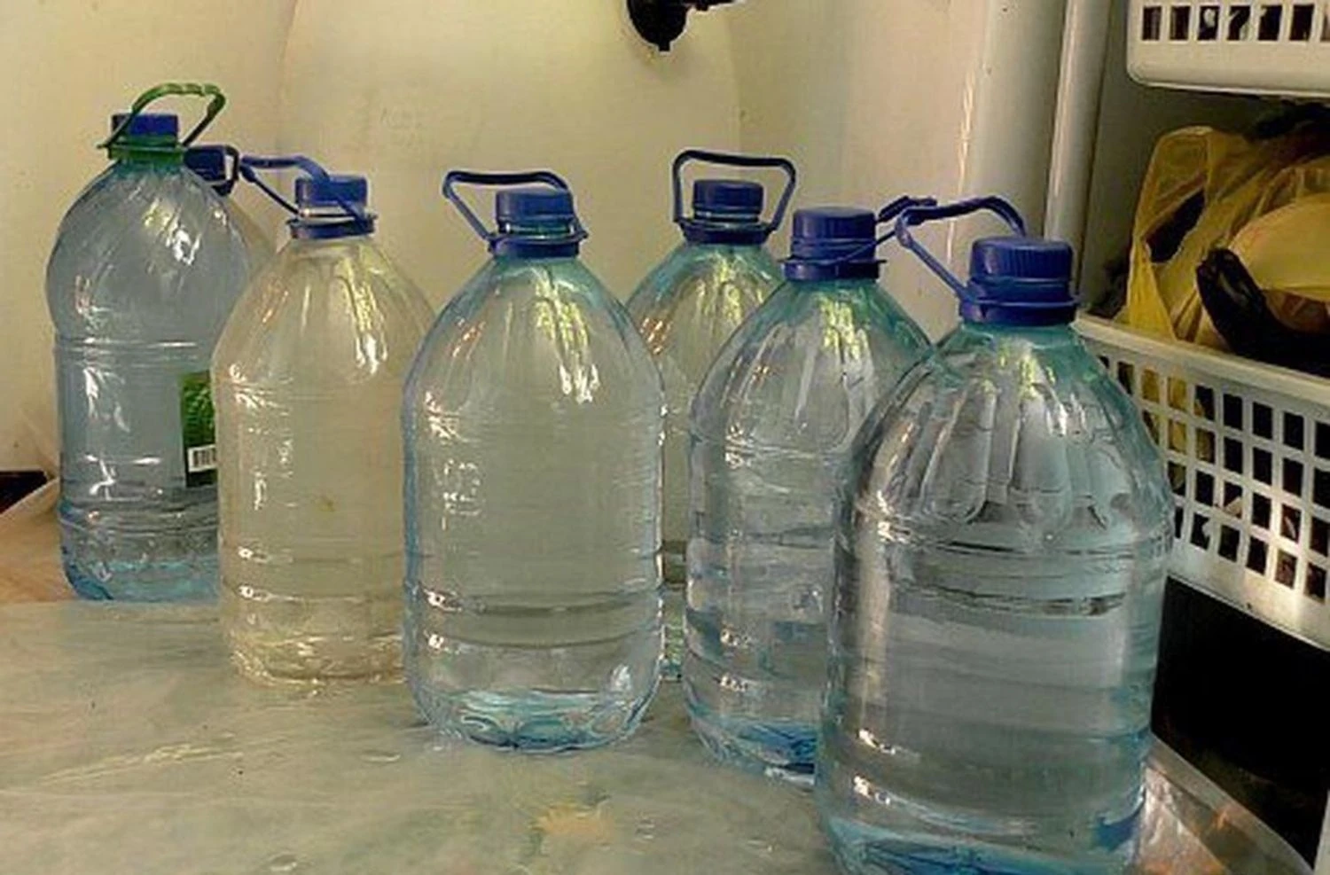Replenish water supplies: Kyiv prepares for possible shelling during the cold season