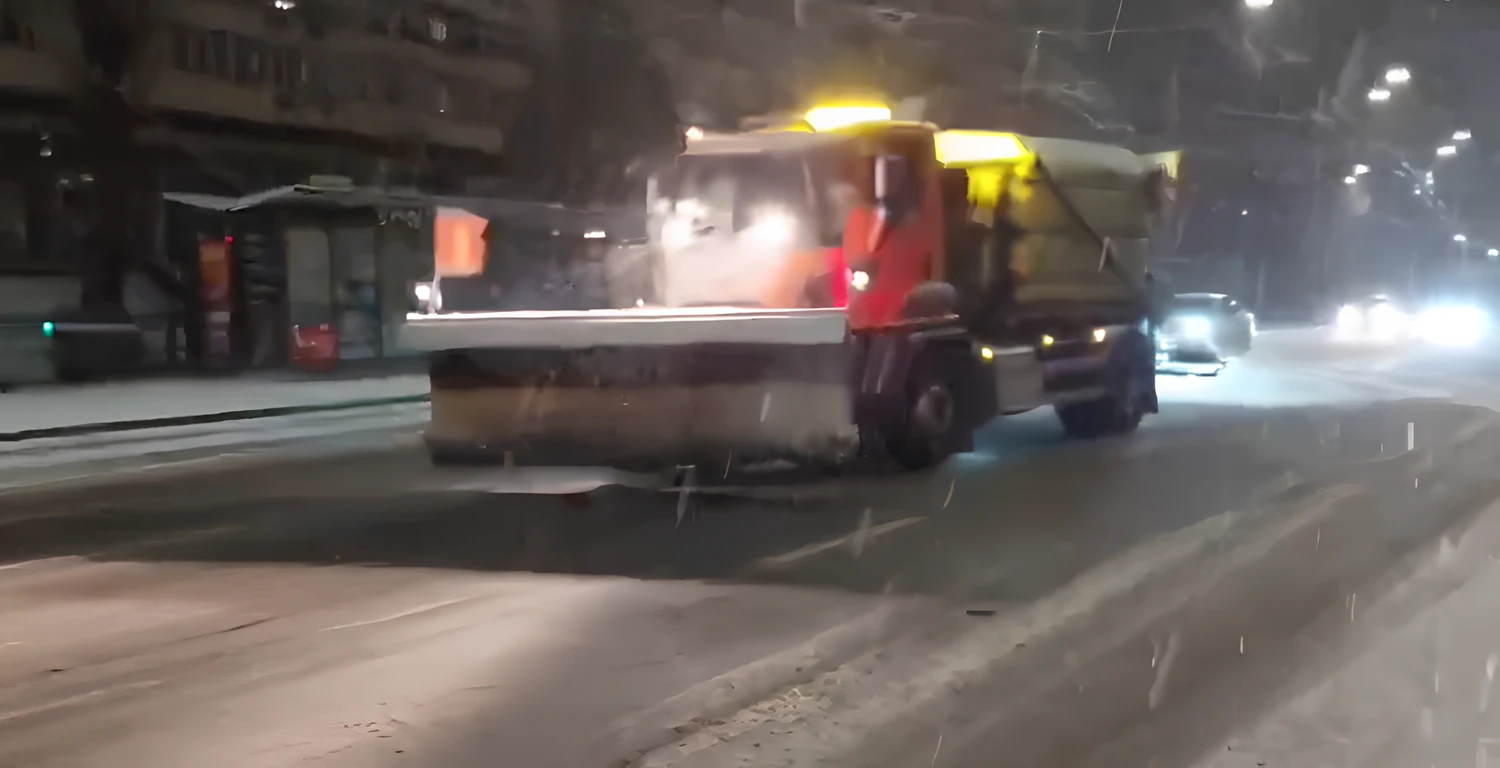 Kyiv sous les tirs : des chaufferies mobiles chauffent les hôpitaux, les services municipaux déblayent la ville