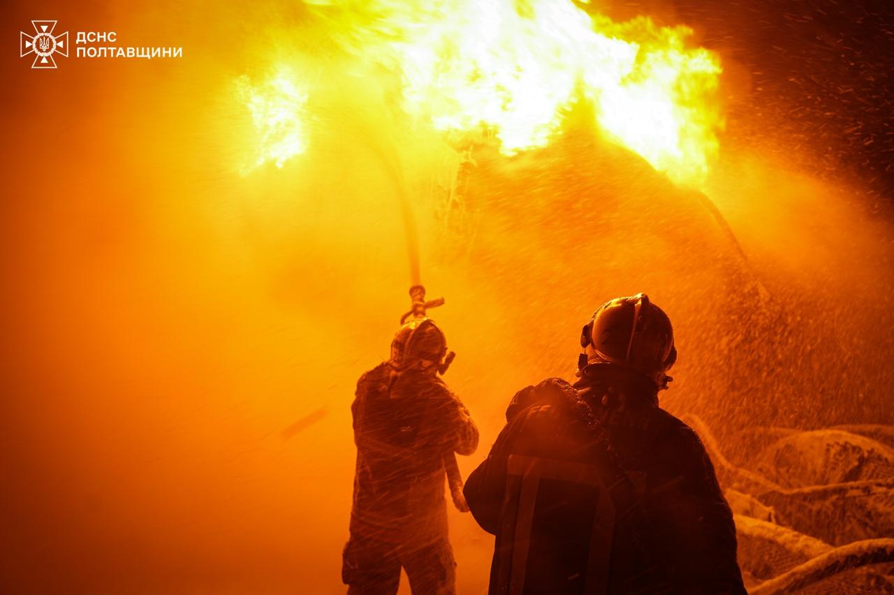 Drohnenangriff auf Naftogaz-Anlagen in der Oblast Poltawa: 19. gezielte Operation, massive Brände und 200 Rettungskräfte