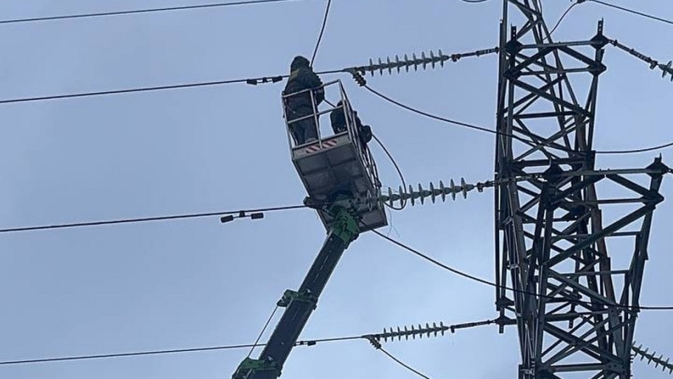 Kiew nach Angriffen auf das Energiesystem: Kritische Infrastruktur wiederhergestellt, aber 44.000 Haushalte bleiben ohne Strom