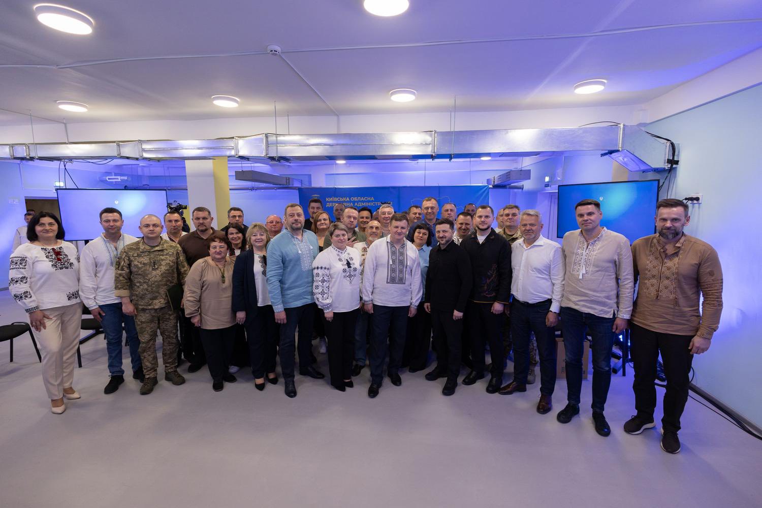 Zelensky brought together communities of Kyiv and Chernihiv regions: winter, drones and roads on the President's agenda