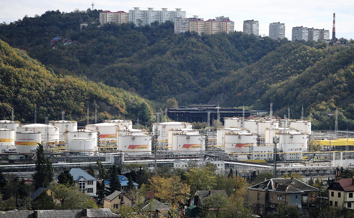 Le GUR et les gardes-frontières ont frappé une raffinerie et un terminal pétrolier à Touapsé — un coup porté aux stocks de carburant et à la logistique russe