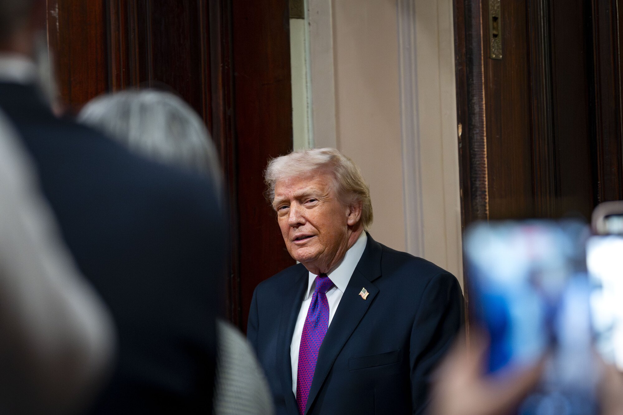 Trump : « L'Iran va bientôt capituler » — la réponse de Téhéran et les risques pour la sécurité régionale