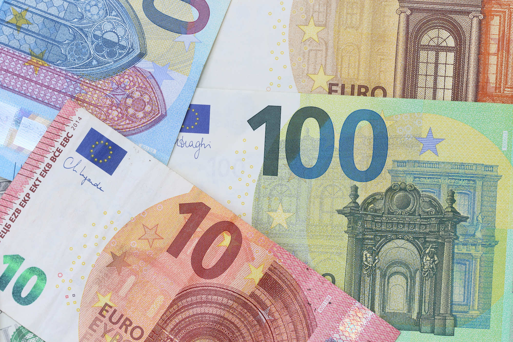 Die Griwna stellt neuen Rekord gegenüber dem Euro auf: Was hinter 50,7219 грн/€ steckt und warum das wichtig ist