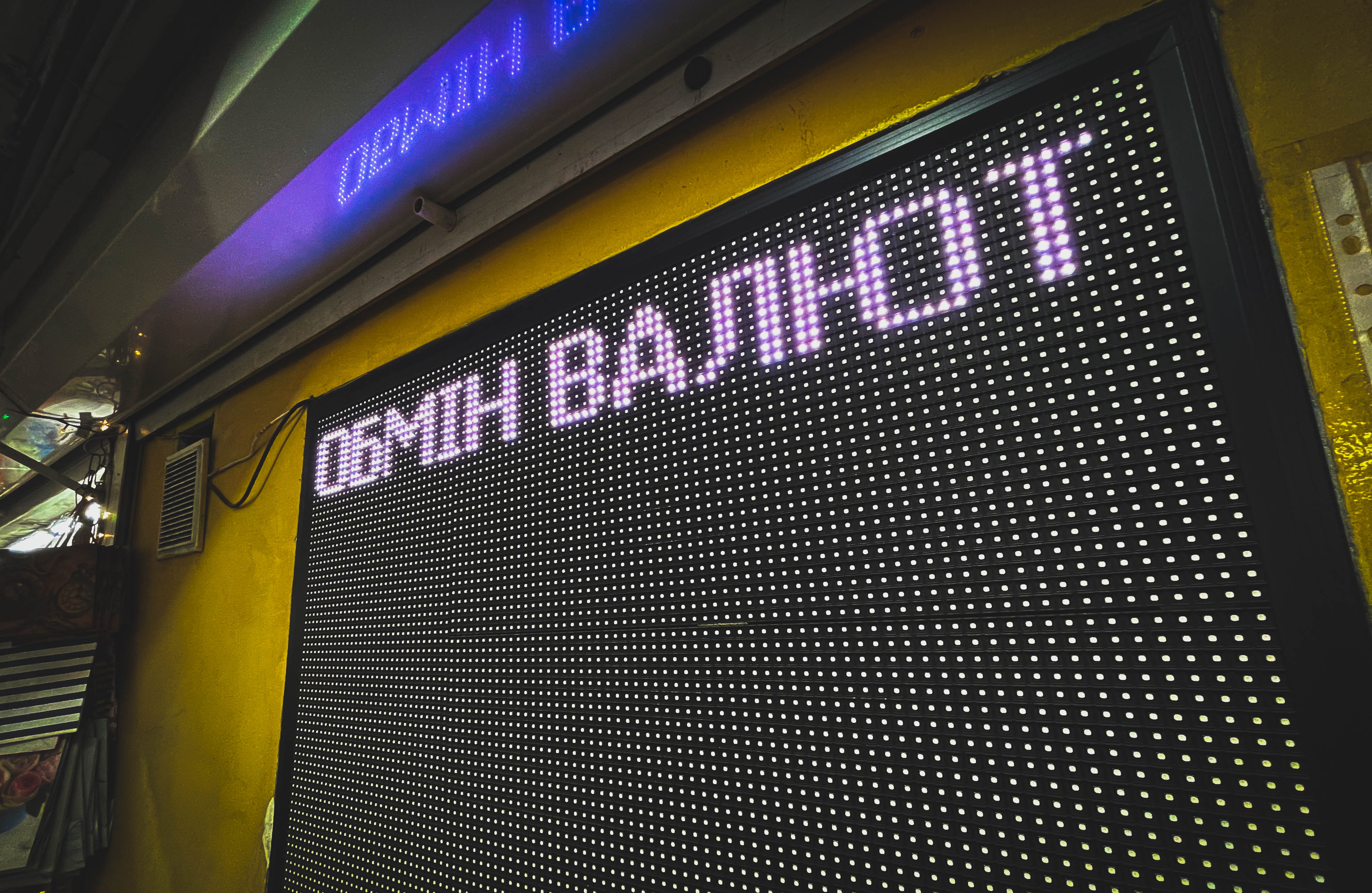 Official dollar rate tops 42.5 UAH: what it means for the budget and consumers
