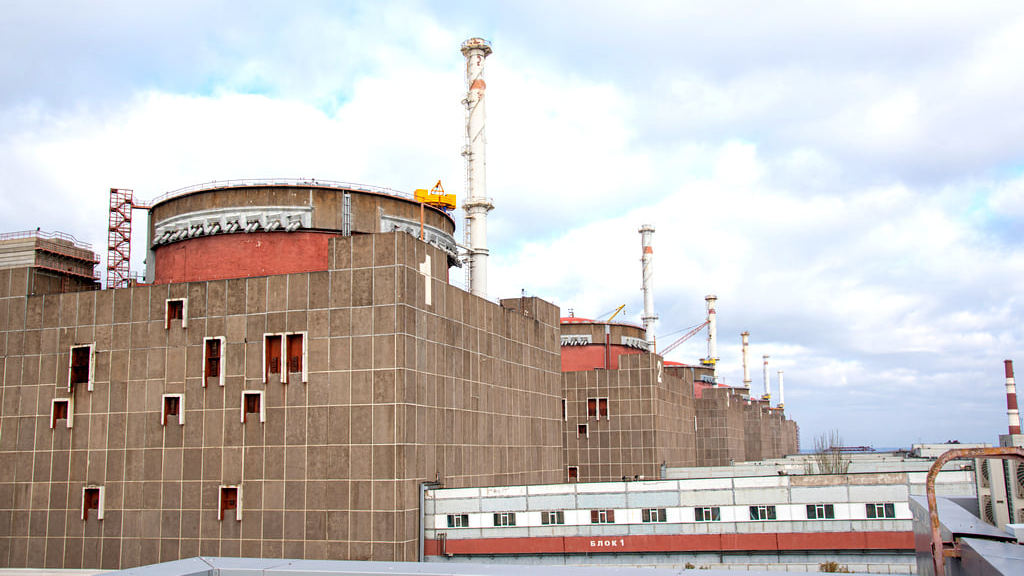 Trêve près de la centrale nucléaire de Zaporizhzhia : les forces armées ukrainiennes affirment ne pas avoir mené de frappes, mais les risques pour la sécurité demeurent