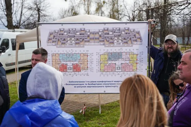 272 families, three years of waiting, 144 apartments in the first phase: excavation finally begins in Hostomel