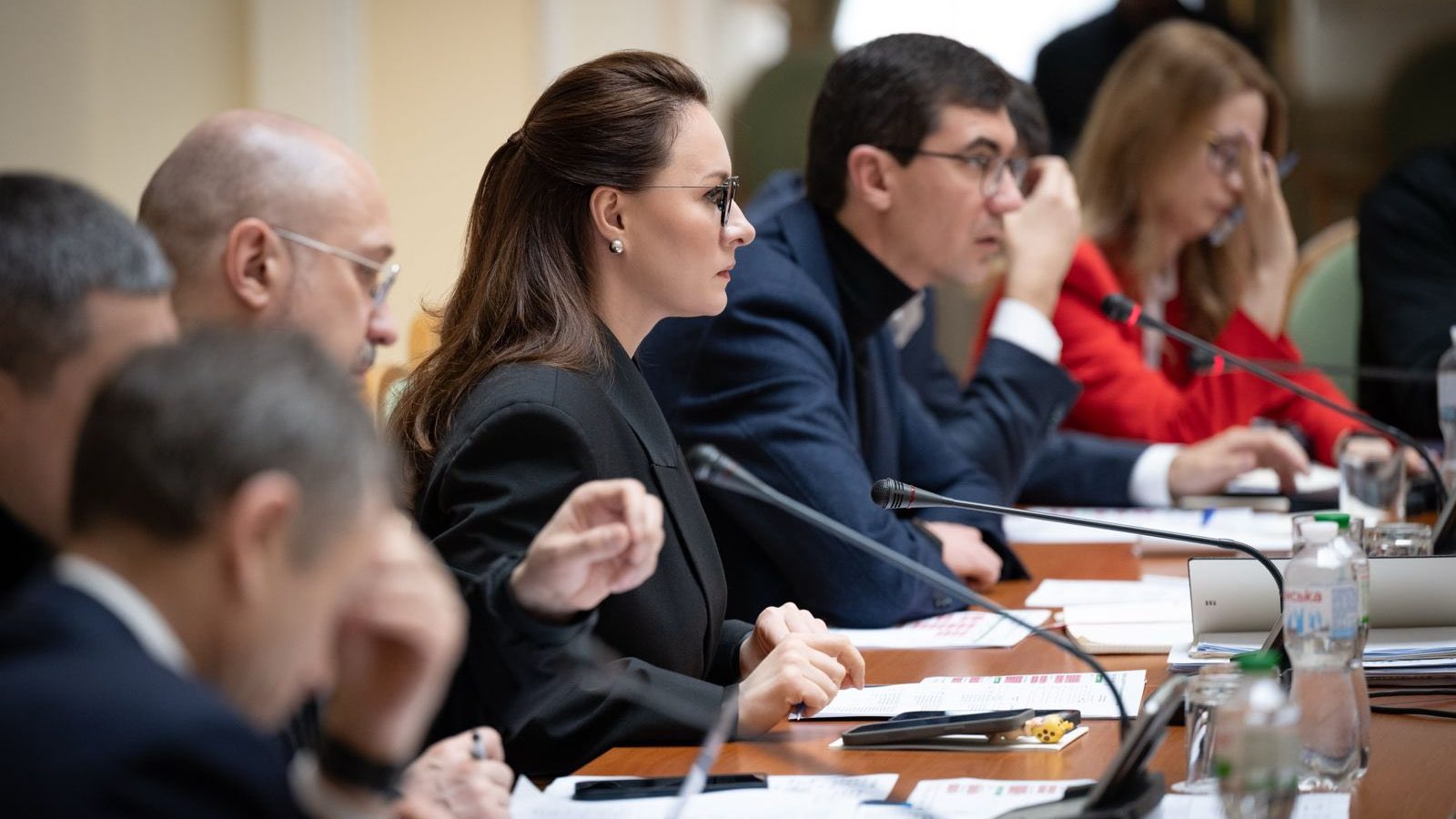 Cabinet and Parliament agreed to vote on April 7-8. Behind the scenes — €7.4 billion and a crisis that can no longer be hidden