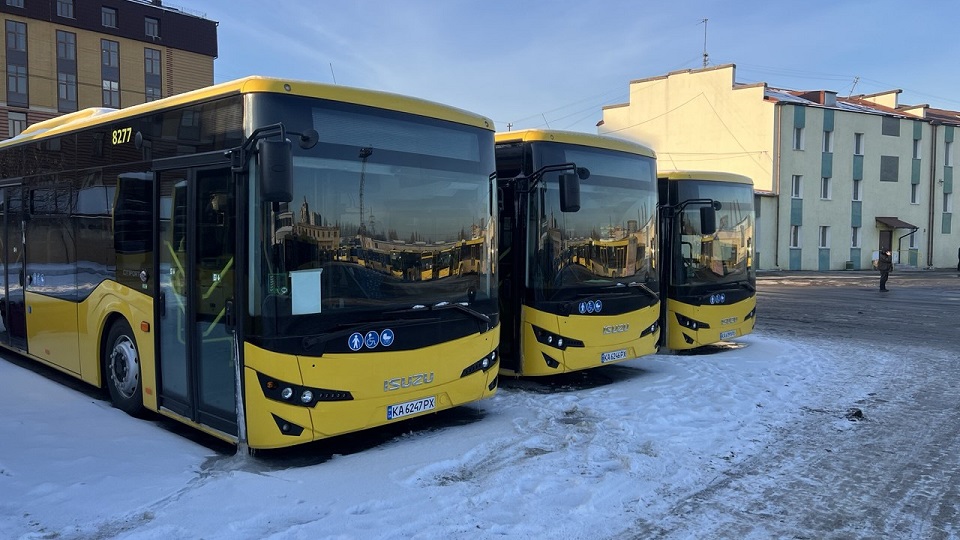 20 nouveaux autobus Isuzu à Kyiv — renforcement du réseau et réserve en cas de pannes du transport électrique